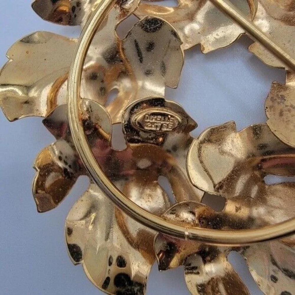 Dixelle Vintage Goldtone Round‎ Leaf Brooch Signed